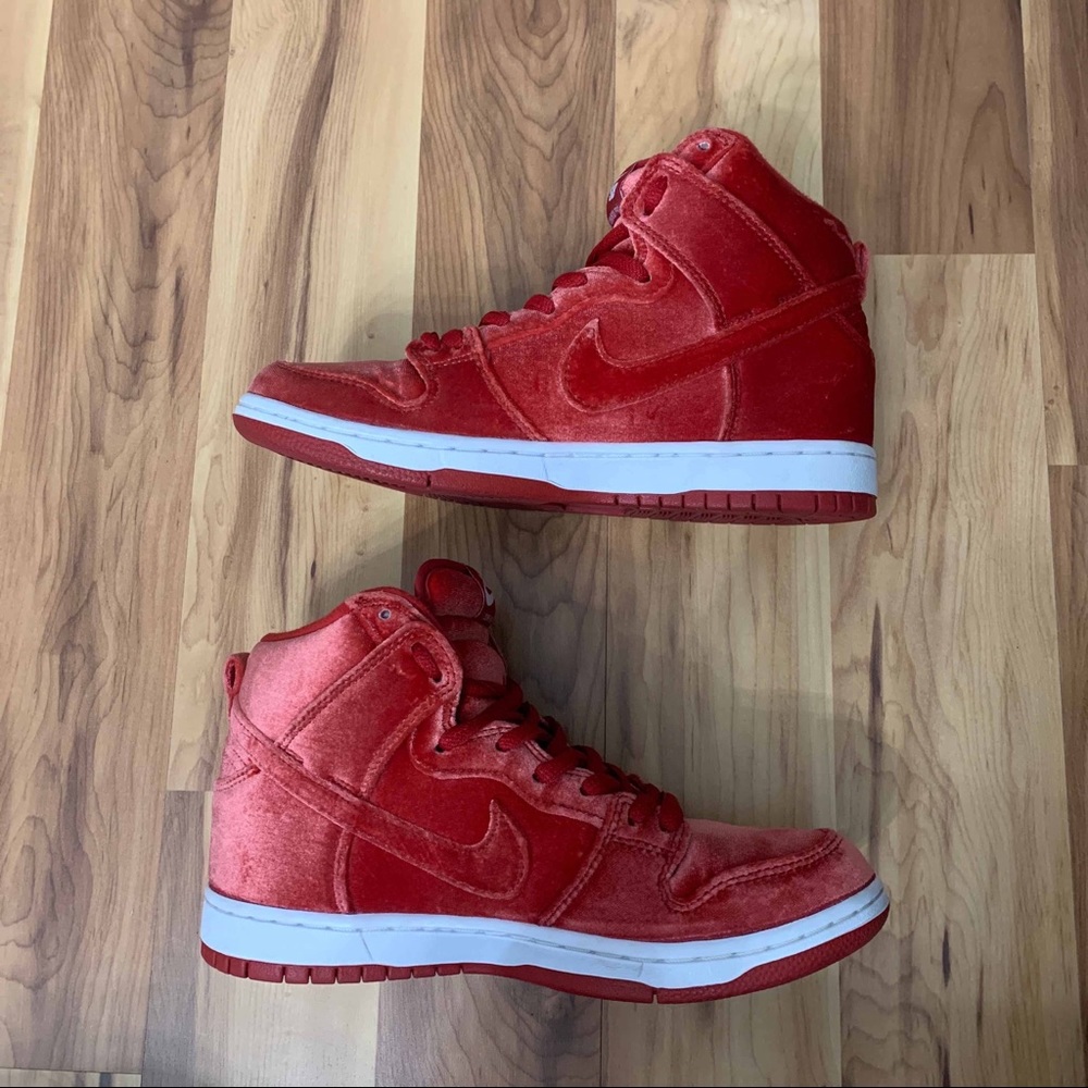 VNDS Santa Suit Red Velvet Nike Dunks